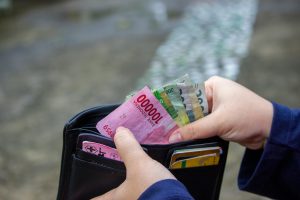Membangun Kekayaan: Sebuah Perjalanan Bertahap Menuju Kesuksesan Finansial